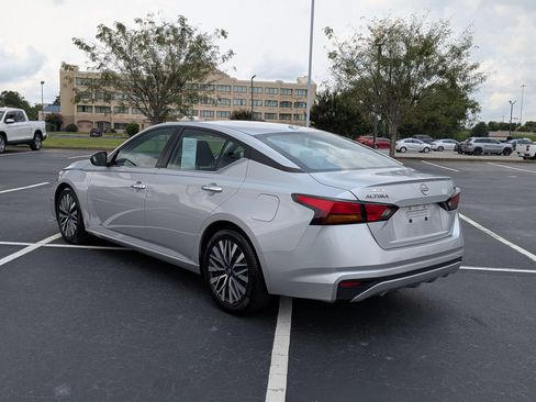 Used 2024 Nissan Altima 2.5 SV FWD image 5