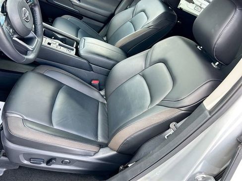 Certified 2025 Nissan Pathfinder SL FWD image 16