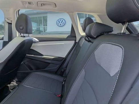 New 2026 Volkswagen Taos SE FWD image 14