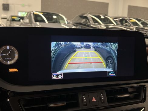 Used 2022 Lexus ES 300h w/ Accessory Package FWD image 18