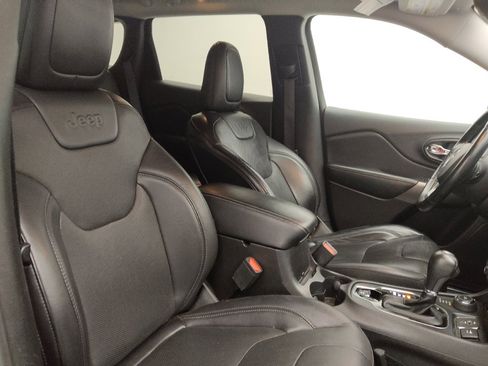 Used 2019 Jeep Cherokee Limited image 21