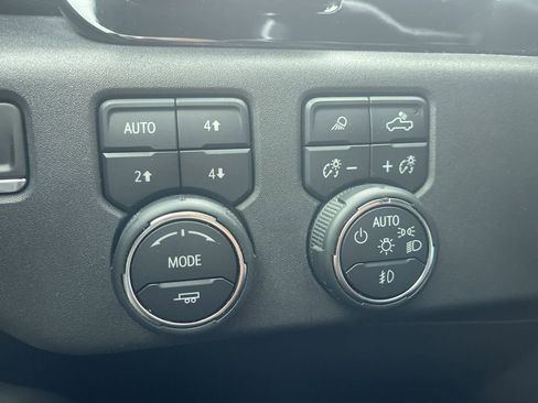 Used 2022 Chevrolet Silverado 1500 ZR2 w/ Technology Package image 34