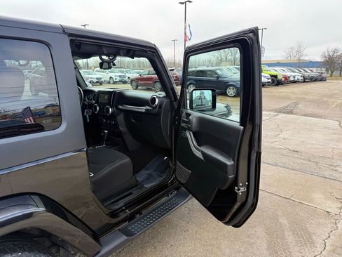 Used 2017 Jeep Wrangler Sahara w/ Connectivity Group image 20