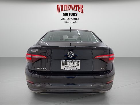Used 2024 Volkswagen Jetta SE FWD image 3