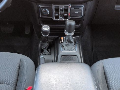 Used 2022 Jeep Wrangler Unlimited Sport AWD/4WD image 19