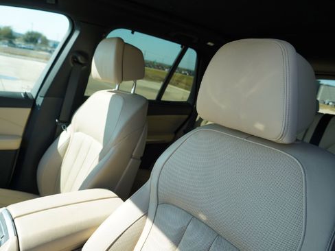 Used 2021 BMW X5 xDrive40i w/ M Sport Package image 12