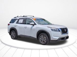 Used 2025 Nissan Pathfinder SV FWD video 2