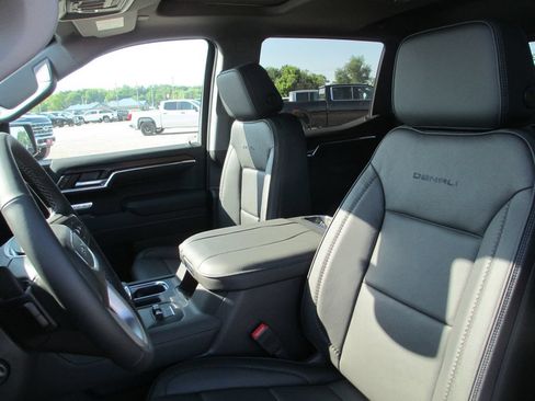 New 2026 GMC Sierra 1500 Denali w/ Denali Reserve Package AWD/4WD image 14