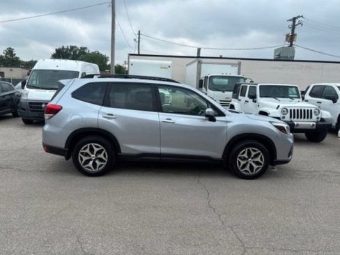 Used 2019 Subaru Forester Premium AWD/4WD image 6