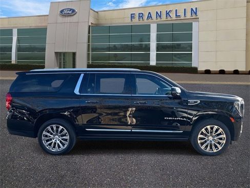 Used 2022 GMC Yukon XL Denali w/ Max Trailering Package image 8