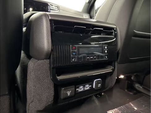 Used 2025 Jeep Wagoneer 4WD w/ Convenience Group I image 23