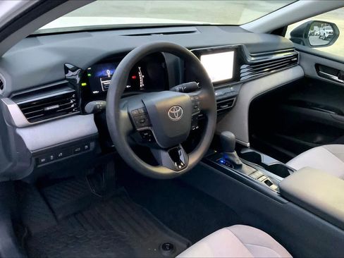 Used 2025 Toyota Camry LE w/ Convenience Package image 17