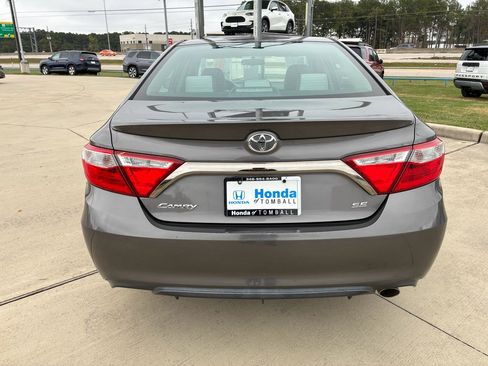 Used 2017 Toyota Camry SE image 7