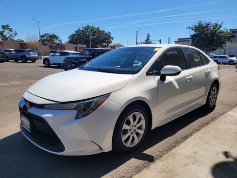 Used 2022 Toyota Corolla LE image 6