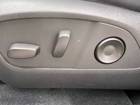 New 2025 Chevrolet Equinox EV LT image 18