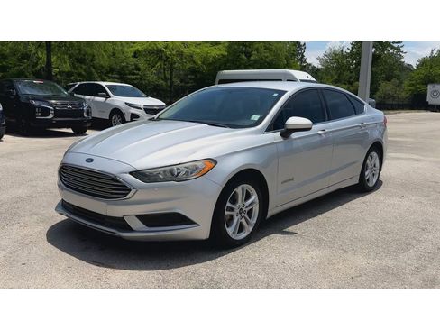 Used 2018 Ford Fusion SE FWD image 4