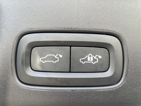 Certified 2024 Volvo V90 B6 Cross Country Plus image 10