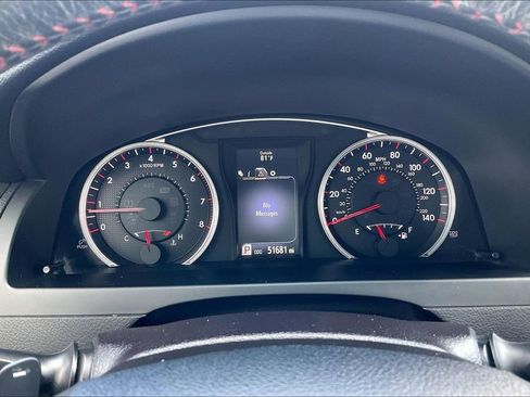 Used 2017 Toyota Camry SE w/ Moonroof Package FWD image 19