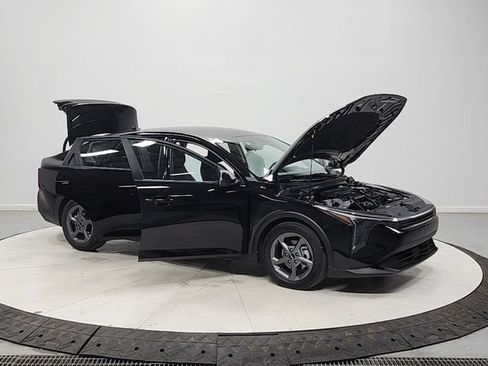 Used 2025 Kia K4 FWD image 9