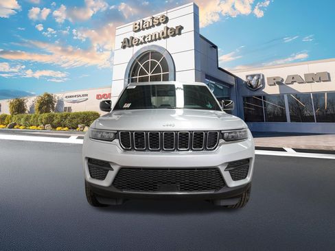 New 2026 Jeep Grand Cherokee Laredo X AWD/4WD image 11