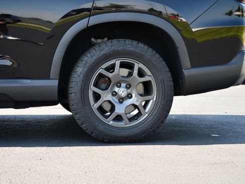 Used 2024 Honda Pilot TrailSport image 11