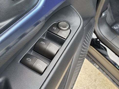 New 2026 Chevrolet Equinox EV LT image 9