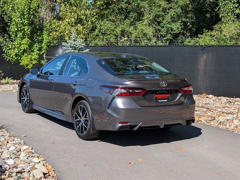 Used 2023 Toyota Camry SE image 3