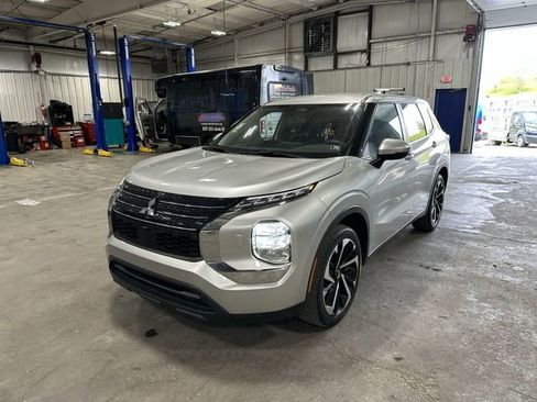 Used 2022 Mitsubishi Outlander ES AWD/4WD image 1