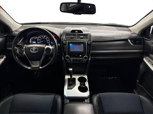 Used 2014 Toyota Camry SE w/ Moonroof Package FWD image 16