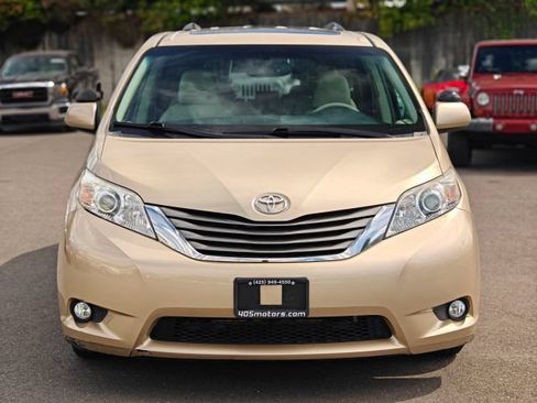 Used 2011 Toyota Sienna XLE w/ XLE Navigation Pkg FWD image 2