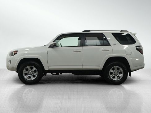 Used 2022 Toyota 4Runner SR5 Premium image 2