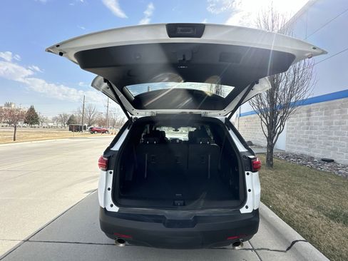 Used 2023 Chevrolet Traverse LT w/ LT Premium Package image 26