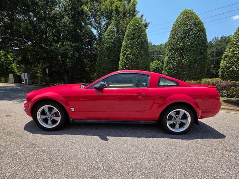 Used 2007 Ford Mustang Coupe RWD image 2