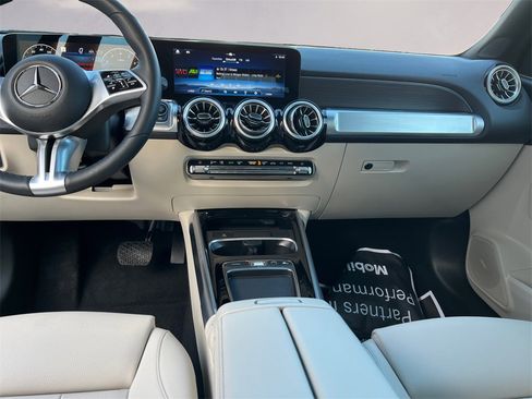 Certified 2025 Mercedes-Benz GLB 250 4MATIC image 11