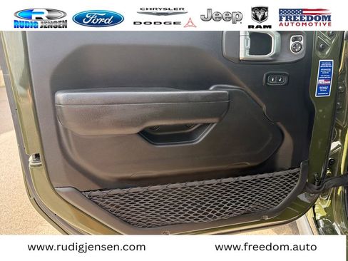 Used 2023 Jeep Gladiator Sport AWD/4WD image 10