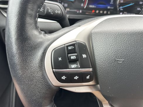 Used 2022 Ford Explorer XLT w/ Equipment Group 202A RWD image 29