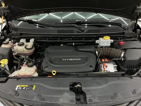 Used 2018 Chrysler Pacifica Touring-L FWD image 43