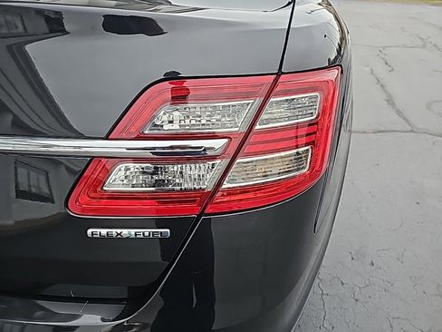 Used 2015 Ford Taurus SE image 6