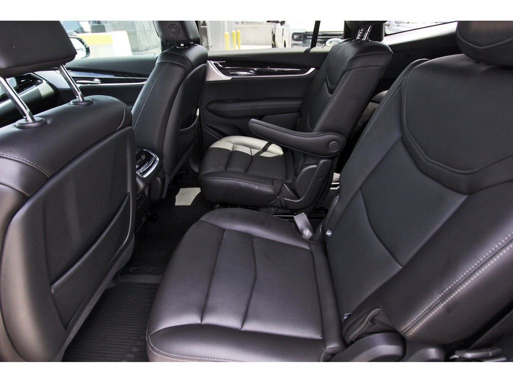 Certified 2023 Cadillac XT6 Premium Luxury w/ Technology Package FWD image 7