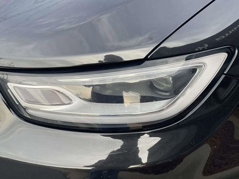 Used 2023 Chrysler Pacifica Touring-L image 10