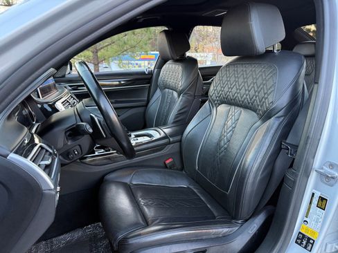 Used 2019 BMW 750i xDrive w/ Executive Package image 38