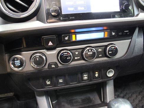 Used 2016 Toyota Tacoma SR5 AWD/4WD image 19