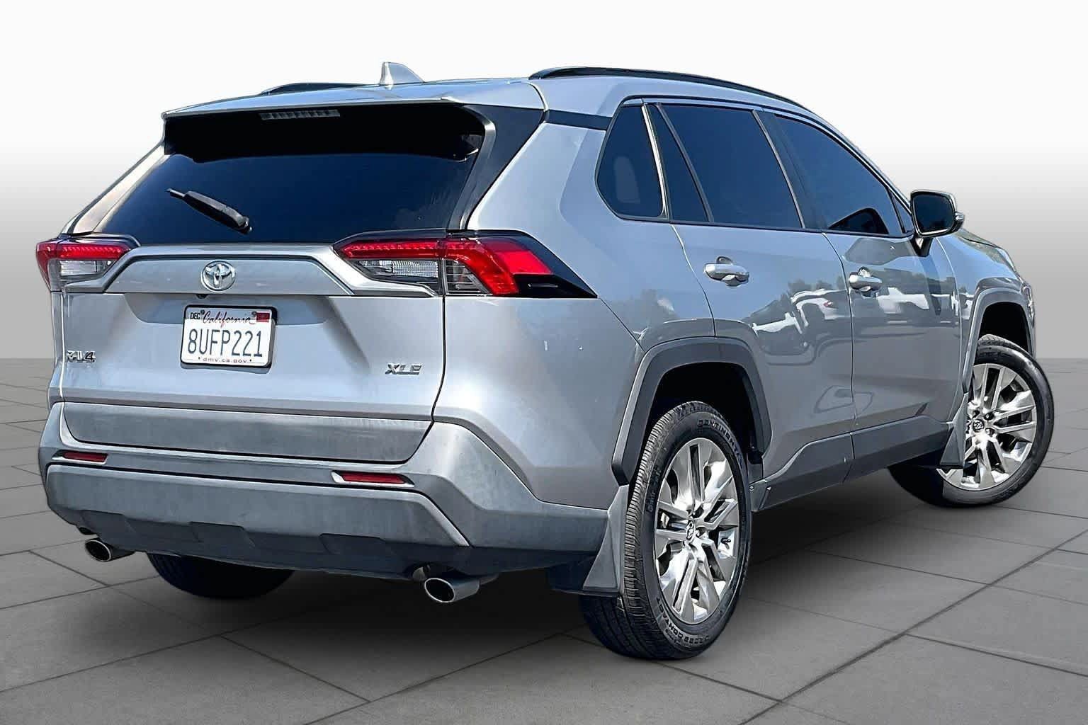 Used 2021 Toyota RAV4 XLE Premium FWD image 12