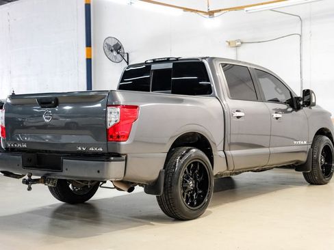Used 2021 Nissan Titan SV w/ SV Convenience Package AWD/4WD image 8