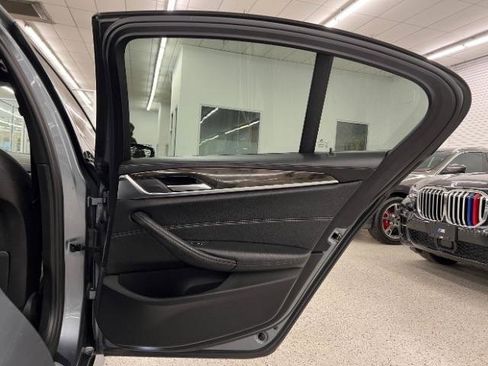 Used 2018 BMW 530i xDrive AWD/4WD image 32