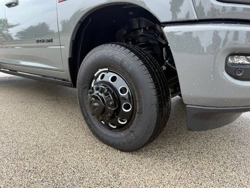 New 2026 RAM 3500 Laramie AWD/4WD image 4