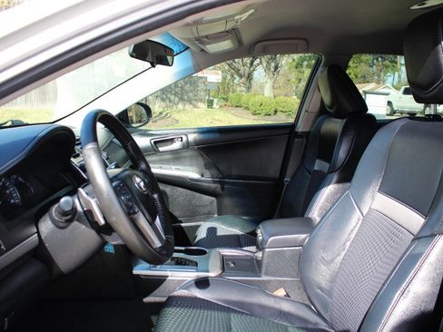 Used 2012 Toyota Camry SE image 9