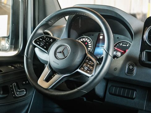 Used 2024 Mercedes-Benz Sprinter 2500 image 16