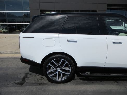 Used 2025 Land Rover Range Rover SE AWD/4WD image 9