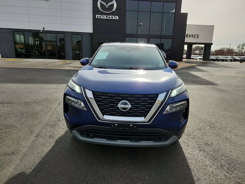 Used 2023 Nissan Rogue SV image 2